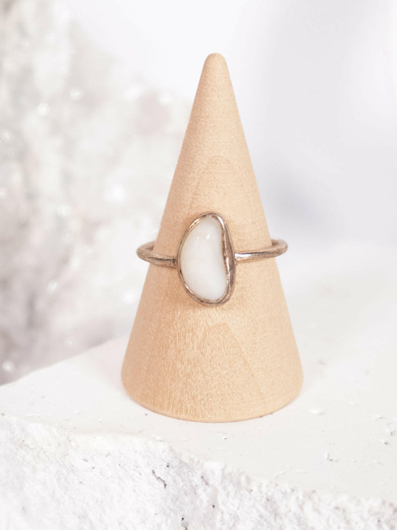 Mother of Pearl Ring | Size 10/T Healing Crystal.