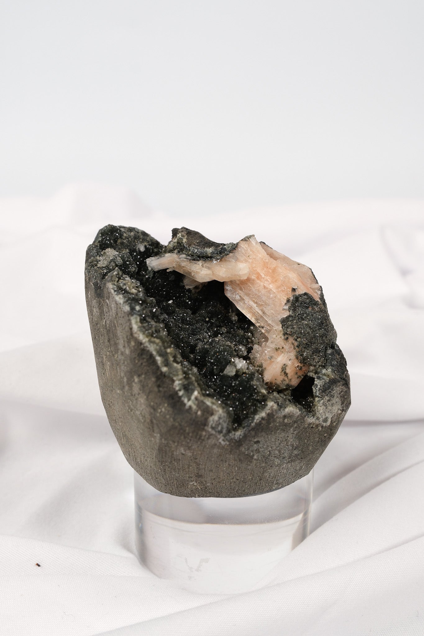 Apophyllite & Stilbite on Black Chalcedony Cutbase