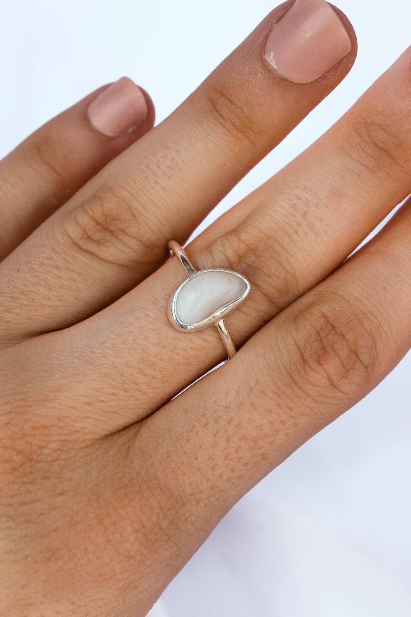 Mother of Pearl Ring | Size 10/T Healing Crystal.